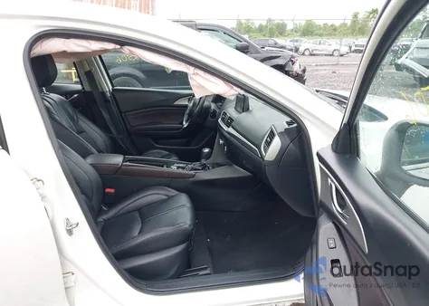 2018 Mazda Mazda3 Touring из США, поврежденный, VIN 3MZBN1V36JM209936